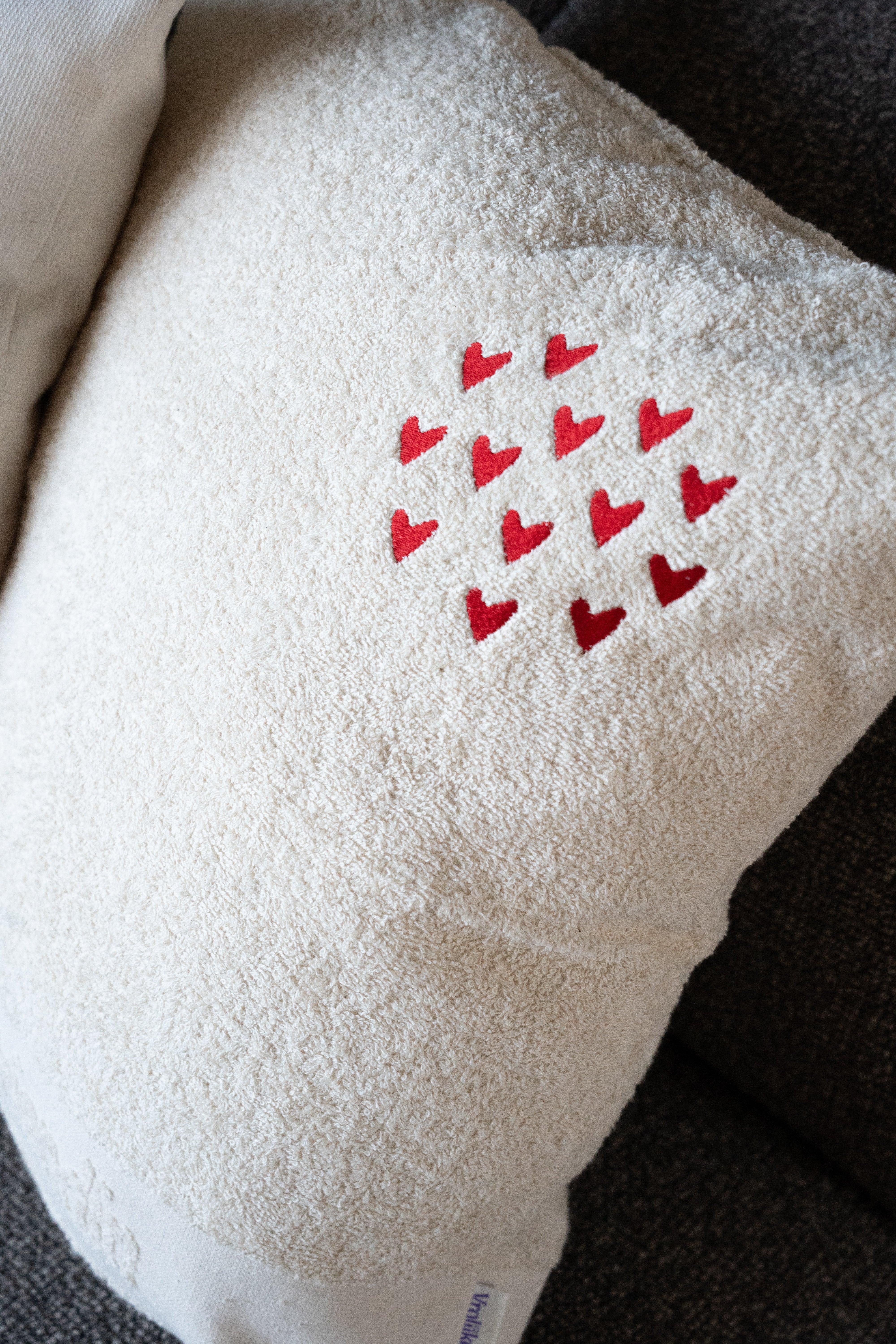 Comfy kussen met hartjes